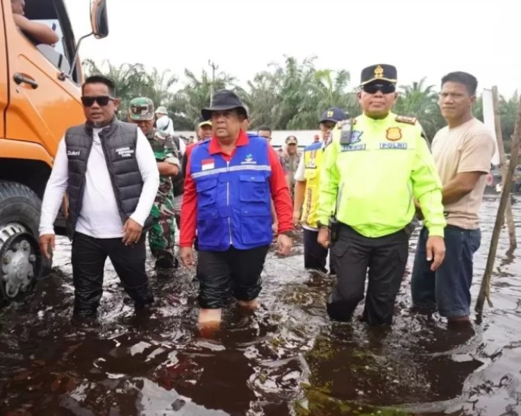 Pemprov Riau Bersama BPJN Berkolaborasi Dua Metode Terkait Penanganan Banjir di Jalan Lintas Pelalawan 
