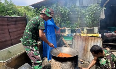 Jaga Kekeluargaan,Satgas TMMD Bantu Mak Uwo Masak Makan Siang