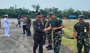 Dandim 0301 PBR Mengantar Keberangkatan  Panglima TNI Jend TNI Agus Subiyanto Menuju Singapura