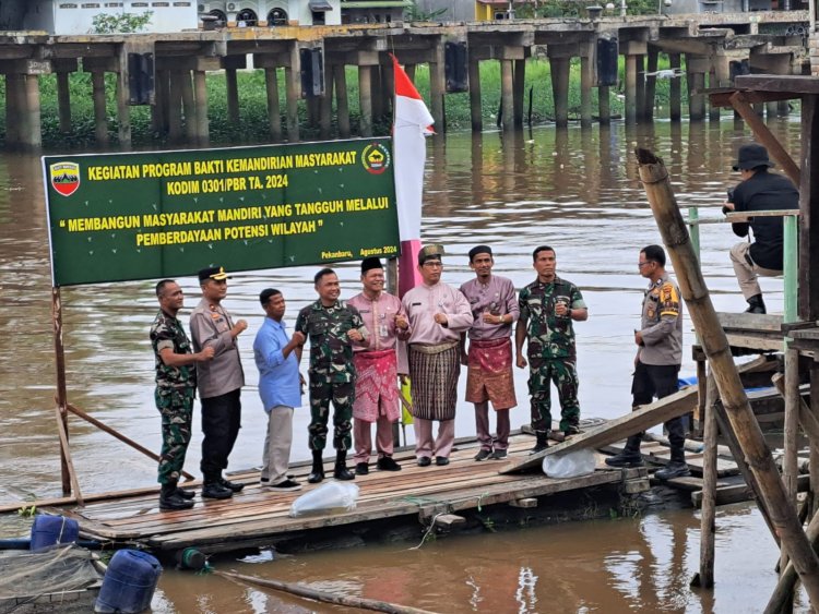 Kodim 0301/Pbr Bagikan Bibit Ikan Guna Bentuk Masyarakat Mandiri