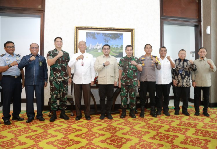 Dandim 0301/Pbr Sambut Kedatangan Menteri Ekonomi Kreatif RI 