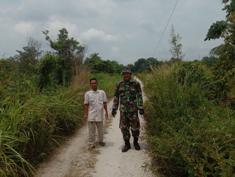 Babinsa 0301/Pbr Bersama MPA Laksanakan Patroli Guna Minimalisir  Potensi Karhutla