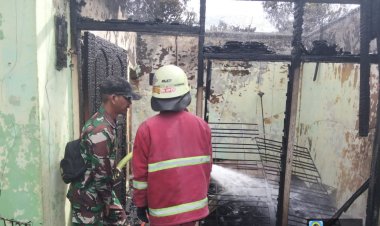 Babinsa Kodim 0301/Pbr Turut Bantu Damkar Padamkan Kebakaran Rumah Warga