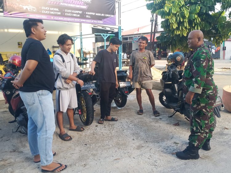 Jaga Kondusifitas,Babinsa Kodim 0301/Pbr Tegur Remaja Gunakan Knalpot Brong