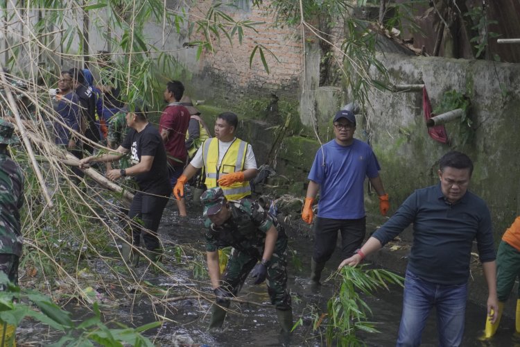 Dandim 0301/Pbr Hadiri Gotong Royong Mitigasi Bencana Hidrometeorologi di Sungai Sago