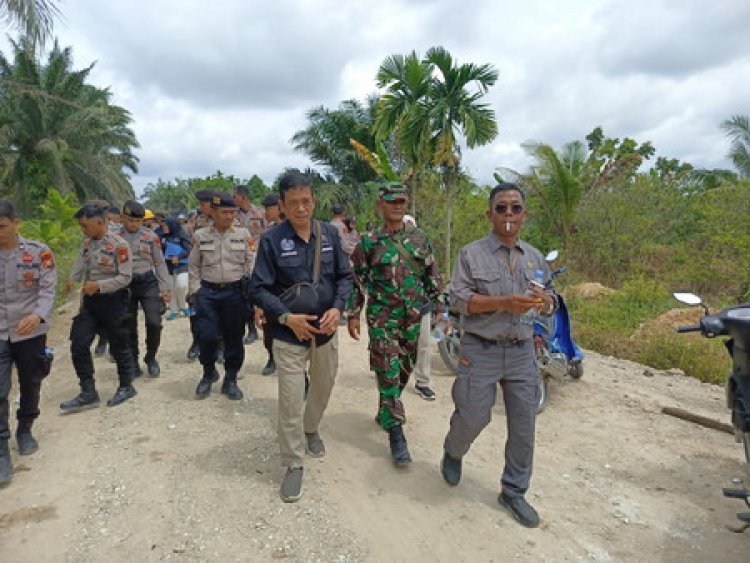 Babinsa Kodim 0301/Pbr Monitoring Pembebasan Lahan Tol Pekanbaru - Rengat