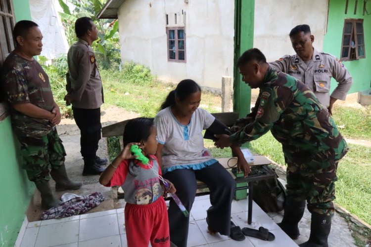 Satgas TMMD 127 Hadir Lebih Dekat, Layani Cek Tensi Warga Sialang Sakti