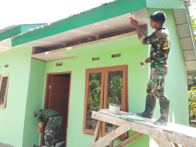 Sentuhan Terakhir Satgas TMMD, Rumah Ibu Sarianis Tinggal Finishing
