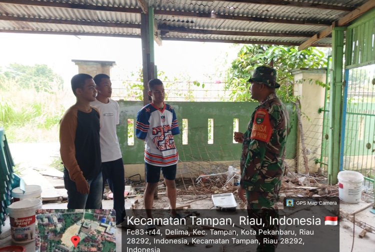 Babinsa Kodim 0301/Pbr laksanakan Komsos Bersama Pemuda Guna Antisipasi Ganguan Keamanan