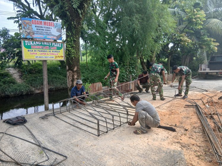 Semangat Kebersamaan Warnai Perakitan Besi Jembatan Garuda Beton di Payung Sekaki